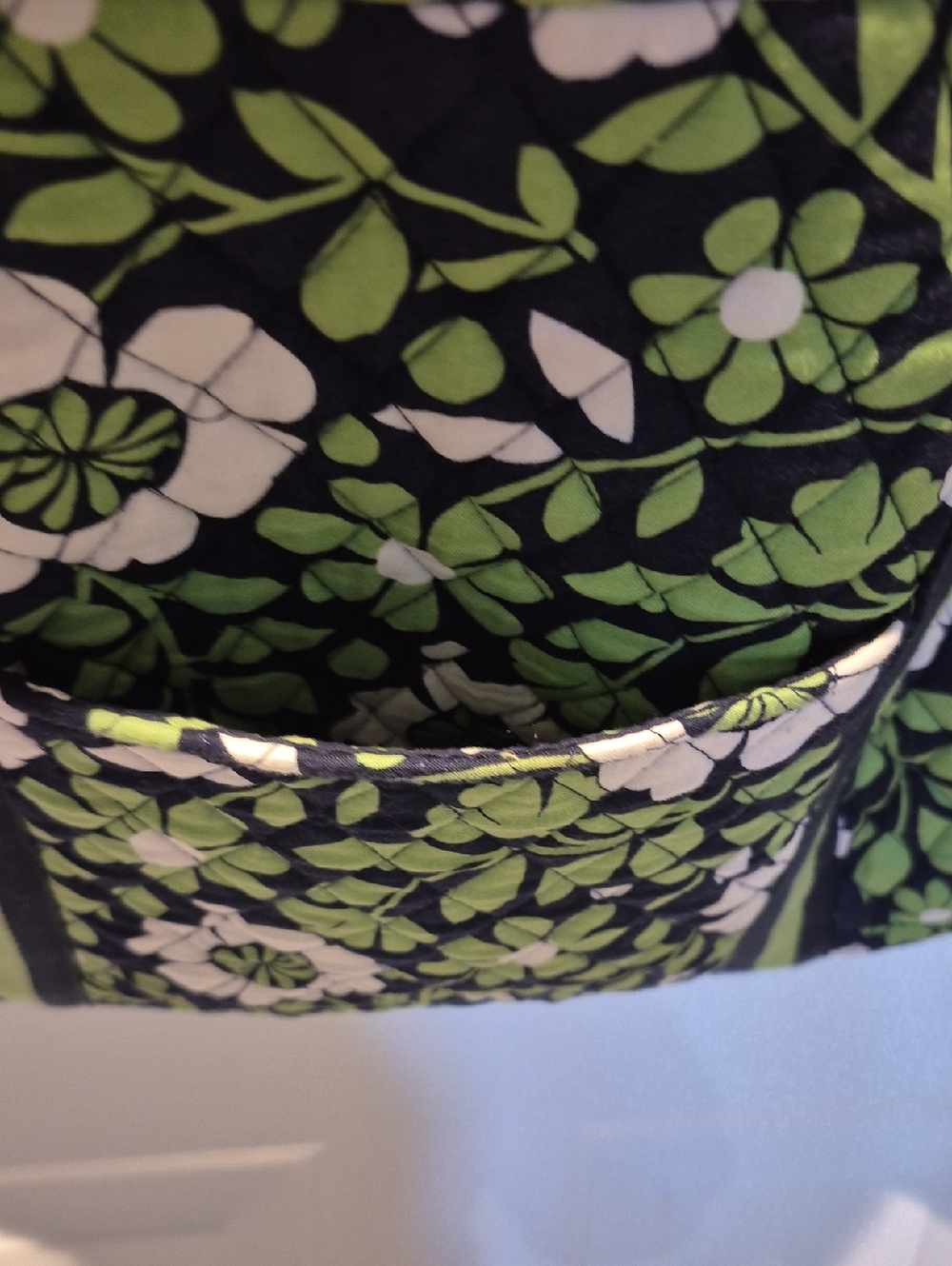 Vera Bradley Lucky You medium Quilted Floral Tote Bag in Black & Green. EUC - Picture 6 of 13